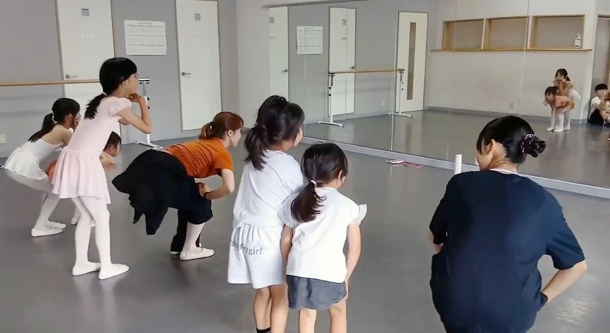 キッズバレエのレッスン風景4